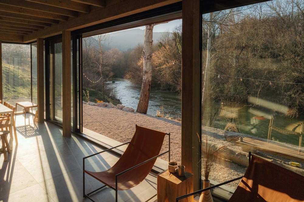 Rena och fina fönster med en fin utsikt